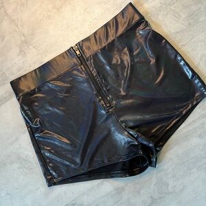 Forever 21  Zippered flat front Shorts EUC Shiny Hologram Finish  Black   Size L